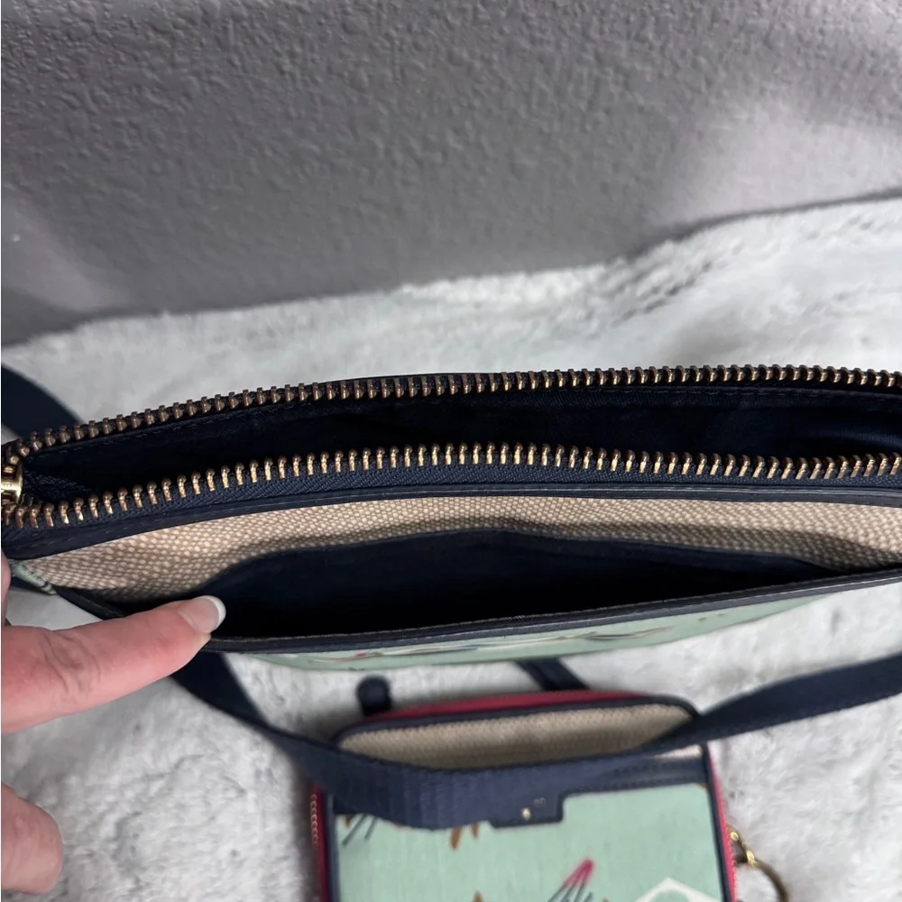 ‼️SALE‼️ $80 Fossil bag and wristlet wallet set~Excellent like new condition - Picture 9 of 12